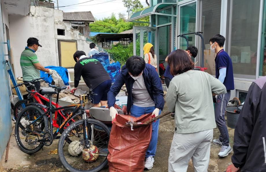 홍성군, ‘쓰레기더미 속 저소득 장애인 가구’ 민？관 협업으로 도와 이미지