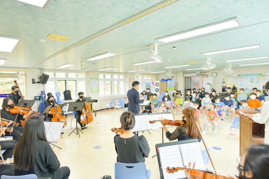 홍성군립오케스트라, 찾아가는 교과서 음악회 개최 이미지