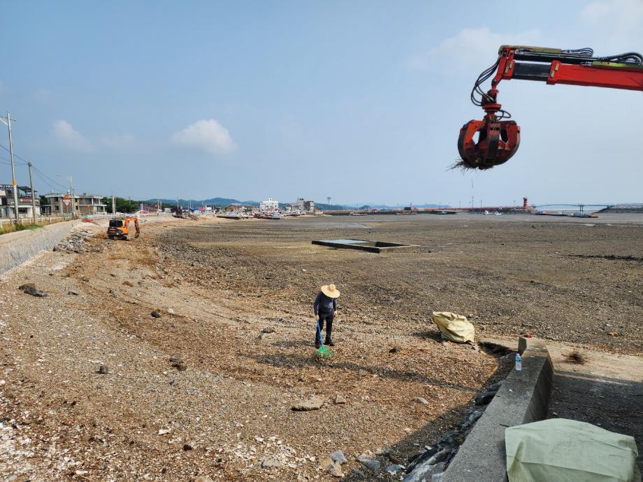 홍성군, 집중호우로 유입된 해안 쓰레기 신속 수거 처리 완료 이미지
