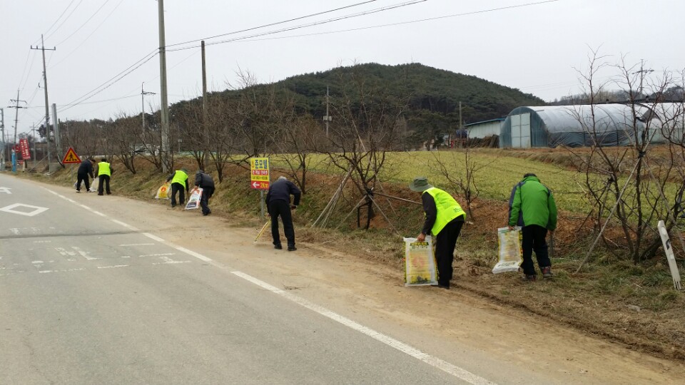 서부면 소리마을 노인회 깨끗한 마을 만들기 앞장 이미지