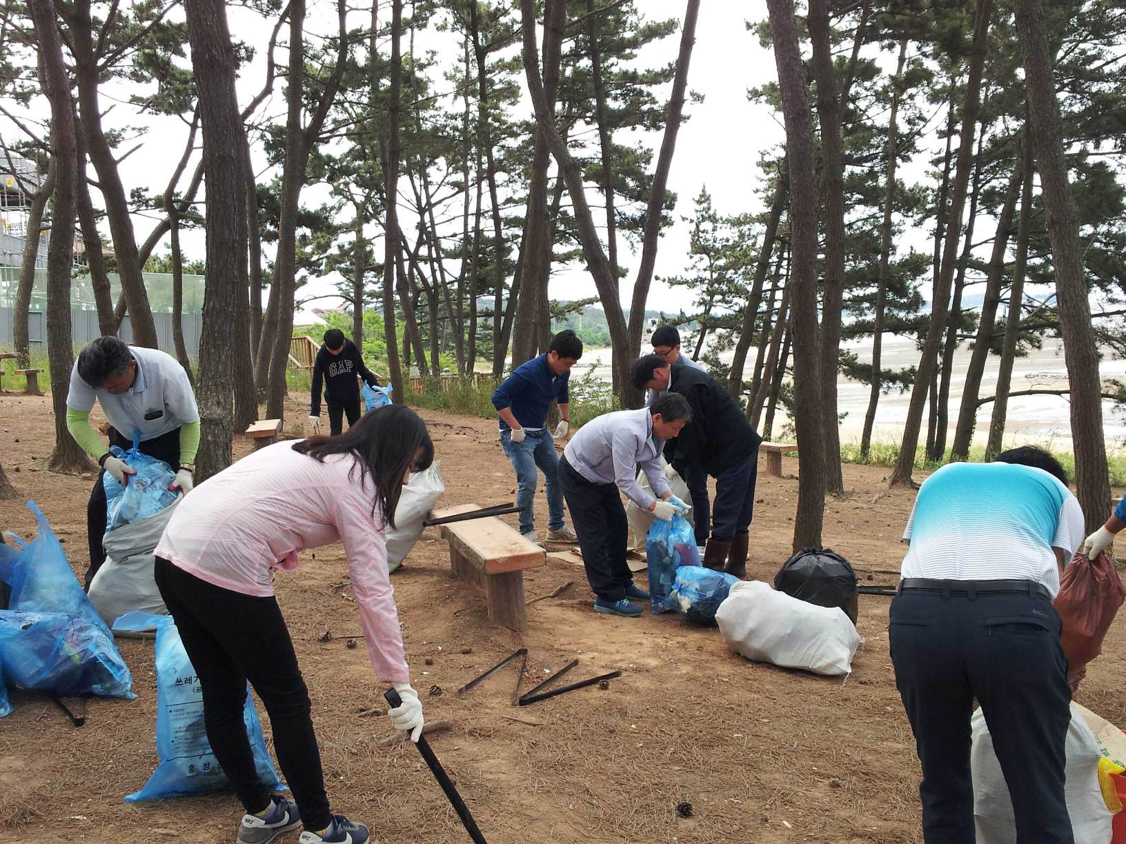 서부면 직원 주민과 함께하는 자원봉사활동 전개 이미지