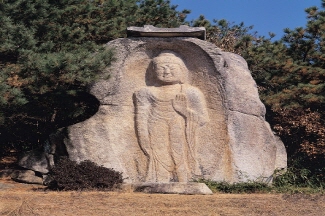Tượng Phật trên đá thôn Shin Kyong, Hong Sung