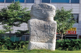 Tượng phật bằng đá thôn Dae Kyo, Hong Seong