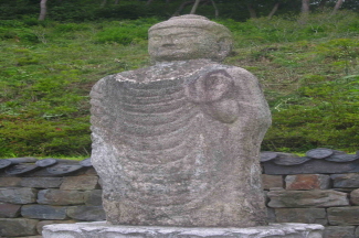 Tượng phật bằng đá cẩm thạch chùa Gu San, Hong Seong