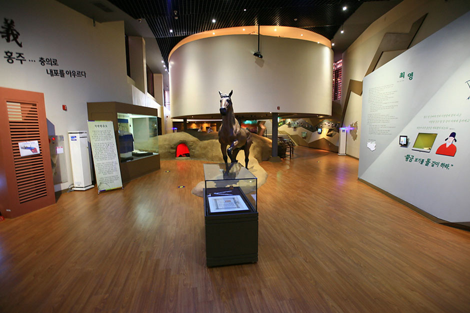 Bào tàng lịch sử thành Hong Ju 5