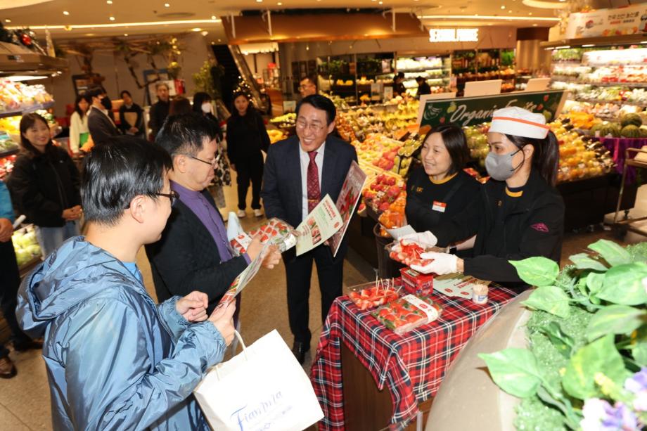 이용록 홍성군수, K-딸기 전 세계 소비 1위 ‘홍콩’ 공략 이미지