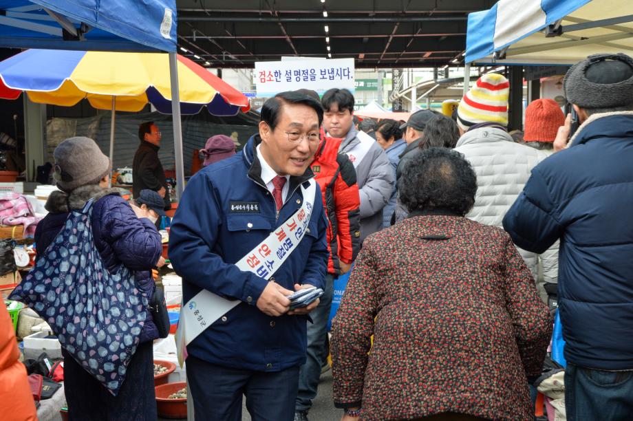 홍성군, 전통시장 찾아 물가안정 및 수산물 소비촉진 캠페인 펼쳐 이미지