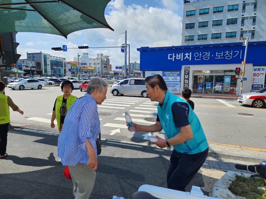 홍성군 자원봉사센터, 폭염 대응 얼음물 정거장 운영 이미지