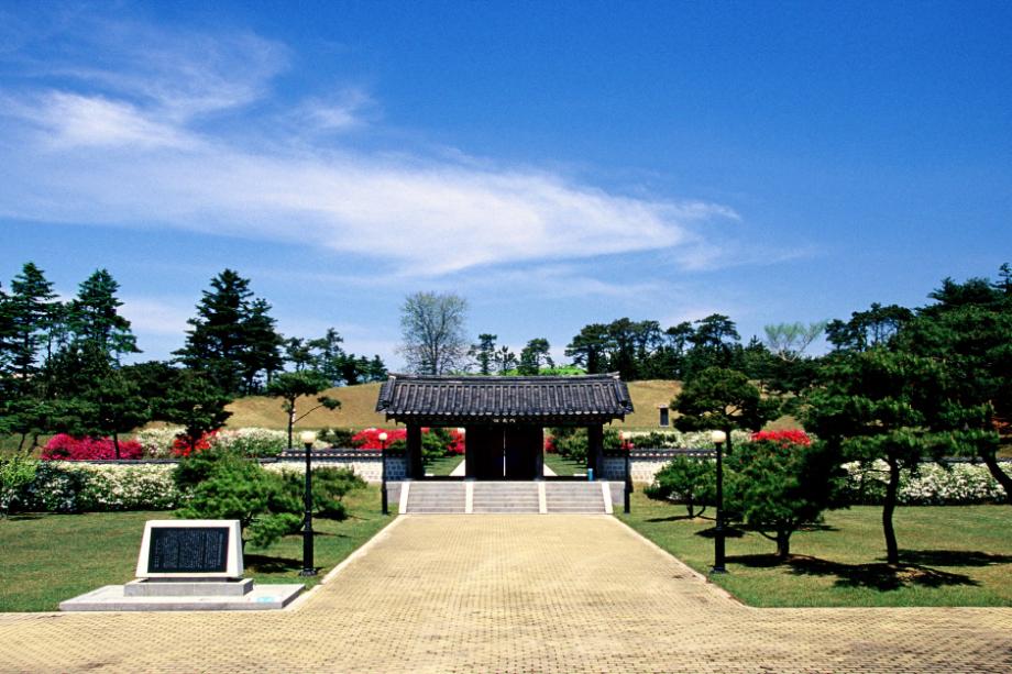 洪州城と 余何亭